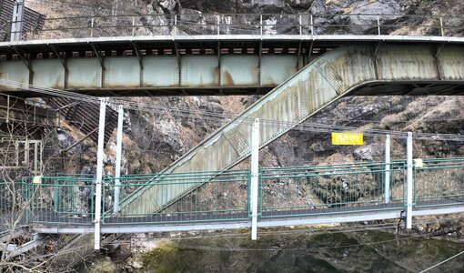 Hallstättersee Brücke Fußgängersteg entlang Ufer
