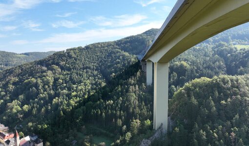 Bild von Drohnenflug über Talsperre Schottwien
