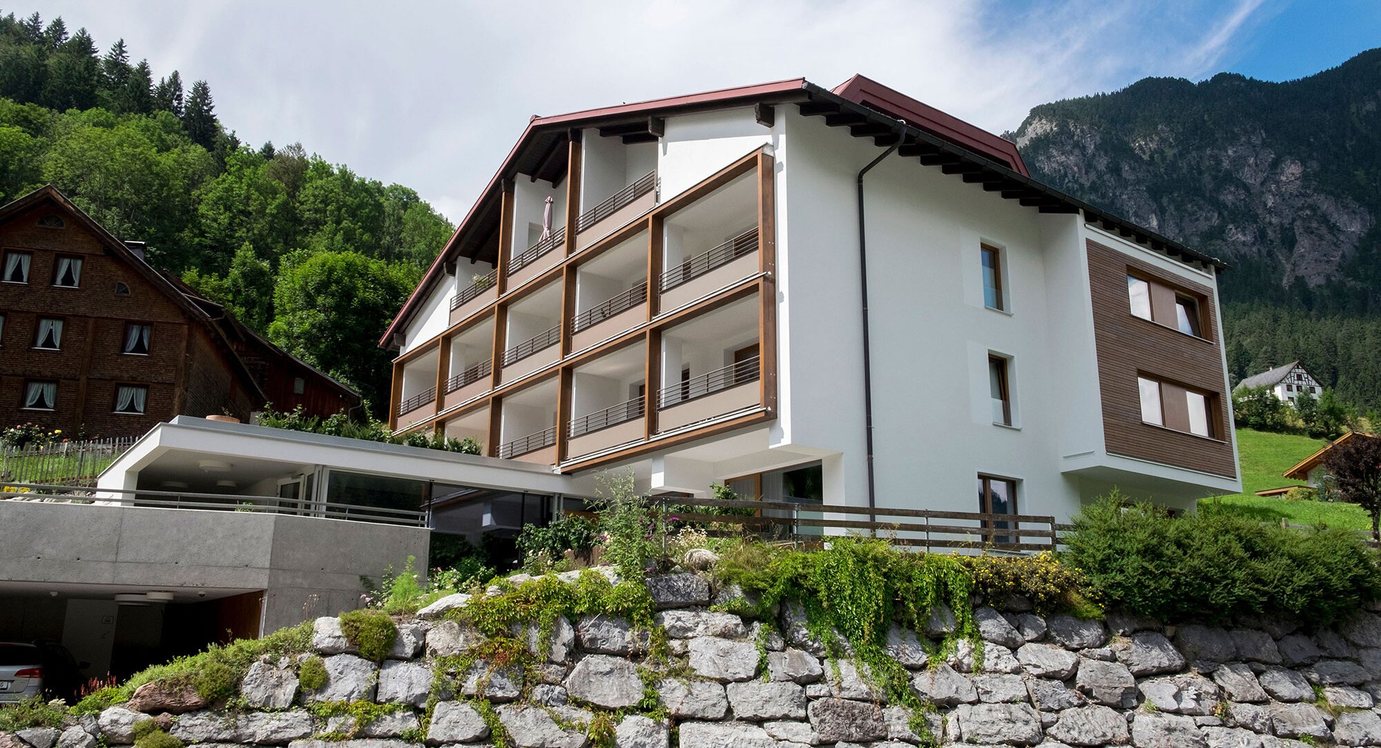 Zu- und Umbau Appartementhaus Valschena, Brand