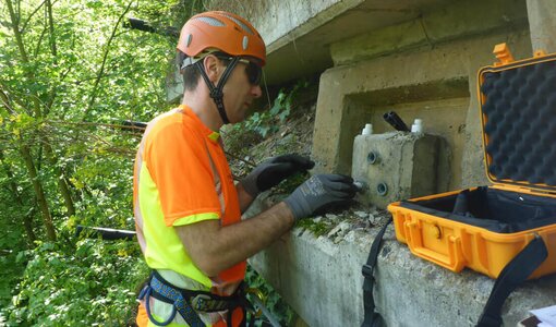 Amiko bau consult Mitarbeiter Prüfung von Talübergang Asfinag