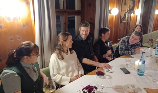amiko Mitarbeiter und Partner lassen sich im Gasthof Rössle, Braz, verwöhnen