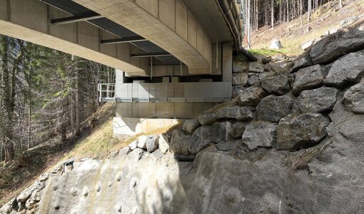 Brückenbauwerk Landesstrasse wird von amiko bau consult geprüft