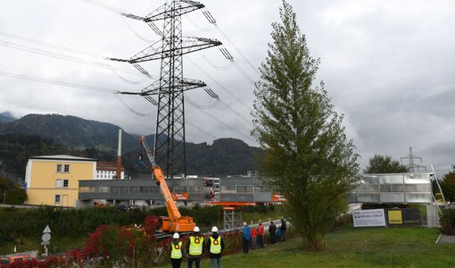 Versetzen provisorische Fußgängerbrücke über A14 bei Bürs
