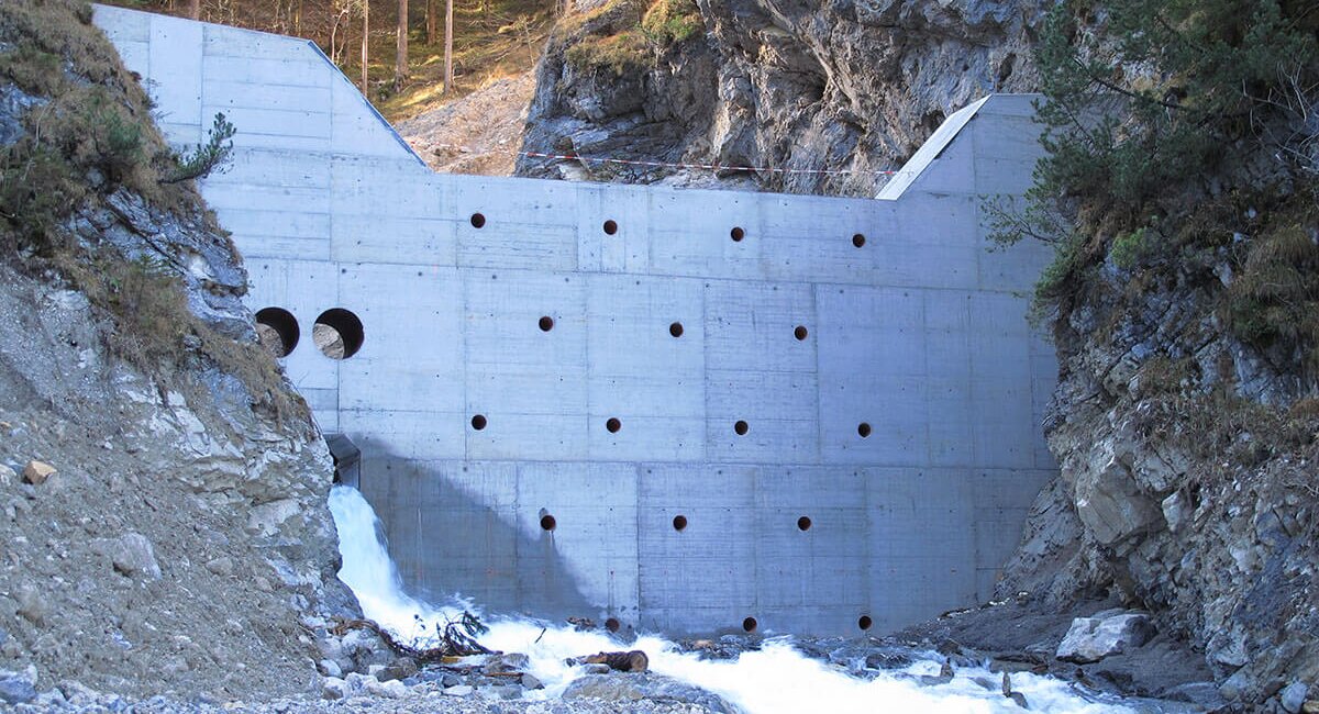 Building barriers Meng-river, Nenzing (A)