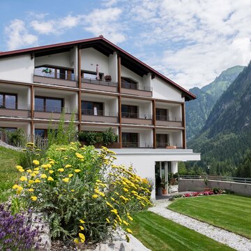 Zu- und Umbau Appartementhaus Valschena, Brand