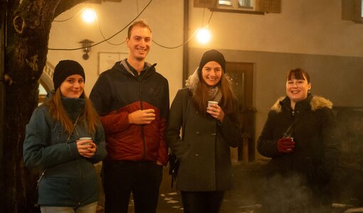 Glühwein Aperitif bei der Weihnachtsfeier amiko bau consult