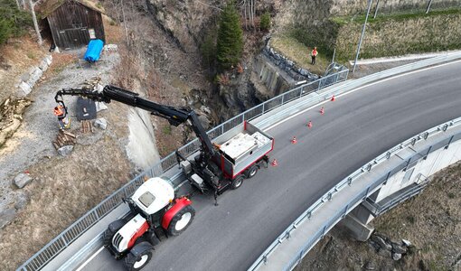 Drohnenbild Brückenprüfer Gebirgsstrasse